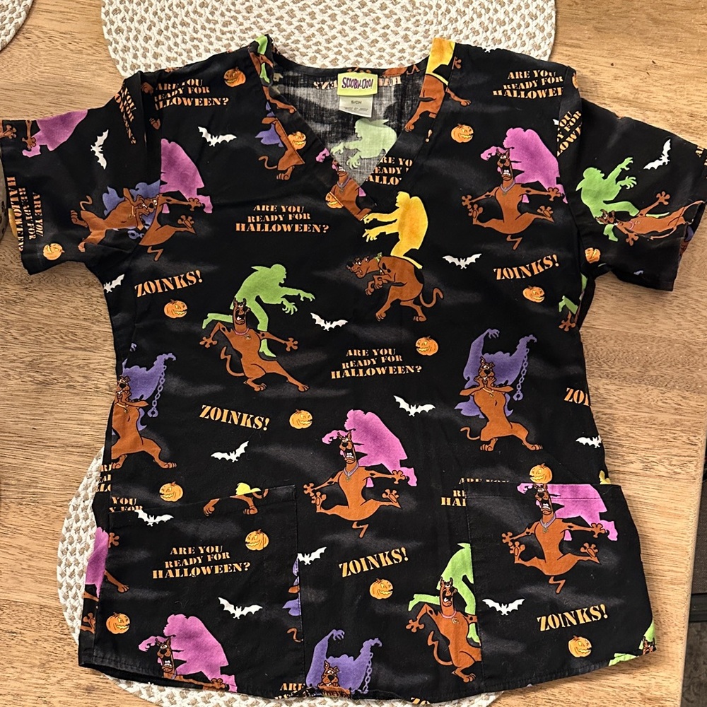 Halloween Scrub Top SCOOBY DOO small S spooky medical uniform fall EUC